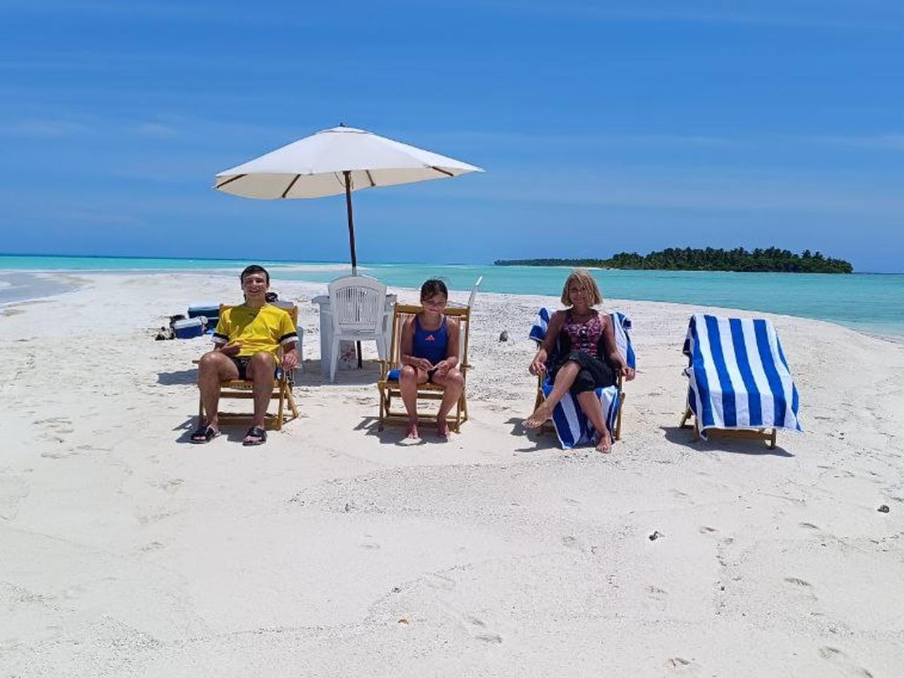Rindali - The Speedboat From Male To The Hotel Departs At 1130 Every Monday Thursday And Saturday And From The Hotel To Male At 0630 And Five Domestic Flights Are Available Every Day Olhuveli  Exterior foto