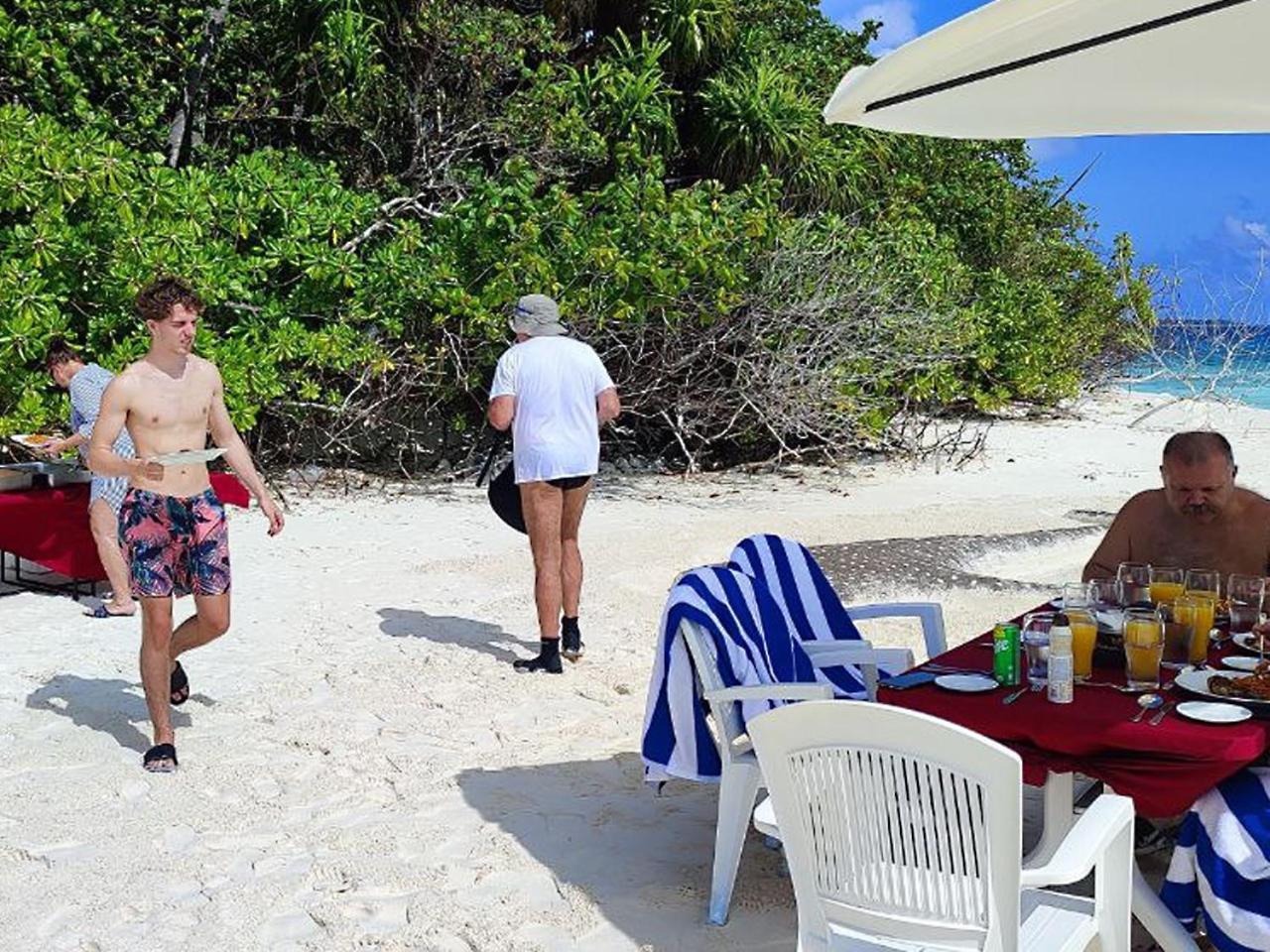 Rindali - The Speedboat From Male To The Hotel Departs At 1130 Every Monday Thursday And Saturday And From The Hotel To Male At 0630 And Five Domestic Flights Are Available Every Day Olhuveli  Exterior foto